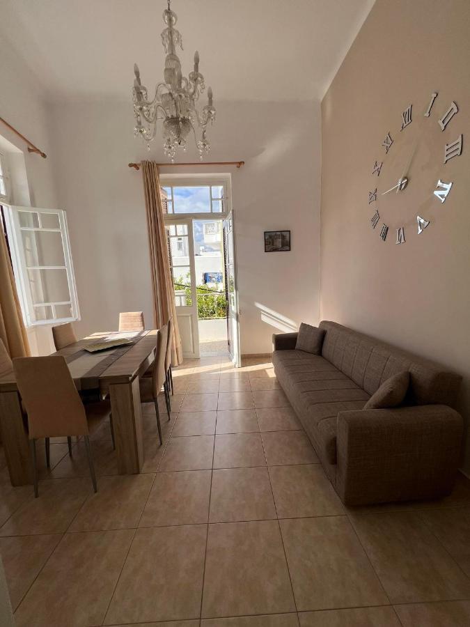 Tinos Central Perfection Buitenkant foto